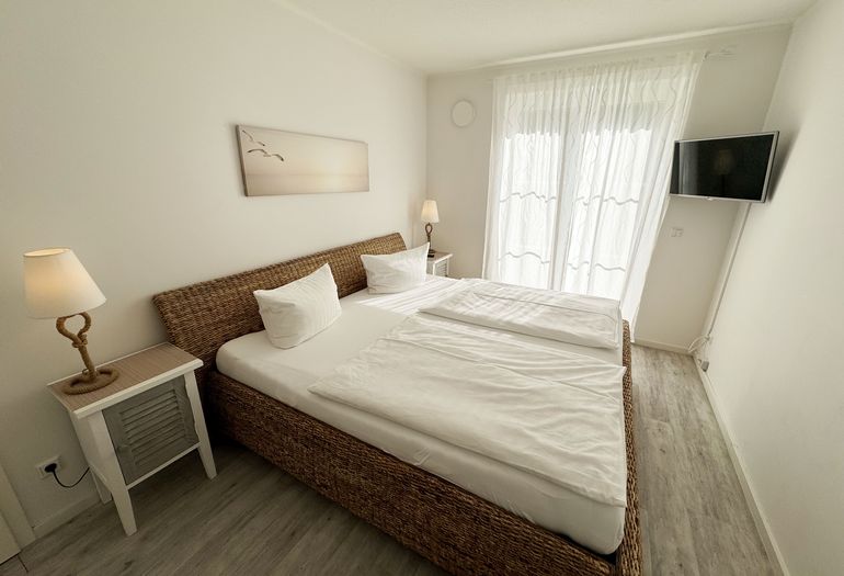 Schlafzimmer mit Doppelbett