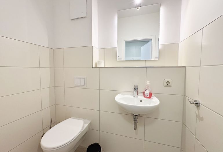 Gäste-WC mit Waschbecken Gäste-WC mit Waschbecken