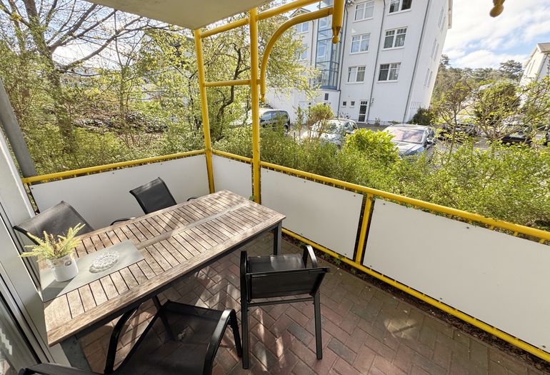 bestuhlter Balkon