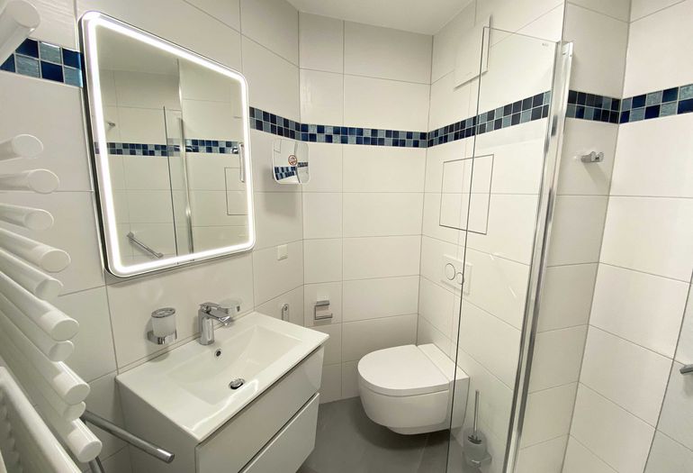 Badezimmer mit Dusche