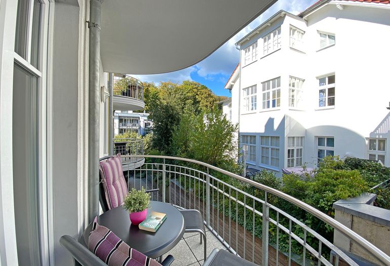 bestuhlter Balkon