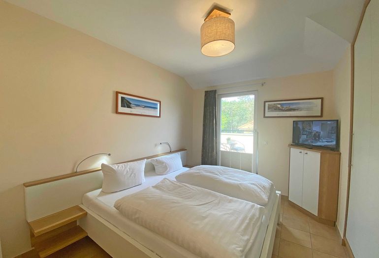 Schlafzimmer mit Doppelbett