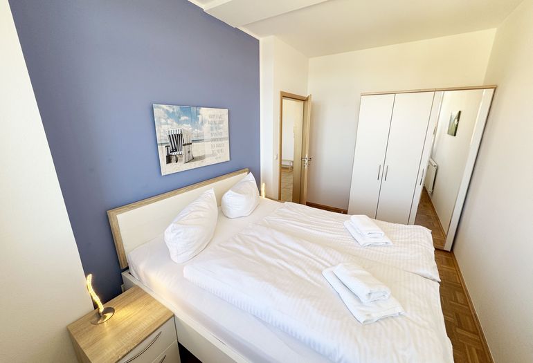 Schlafzimmer mit Kleiderschrank Schlafzimmer mit Kleiderschrank