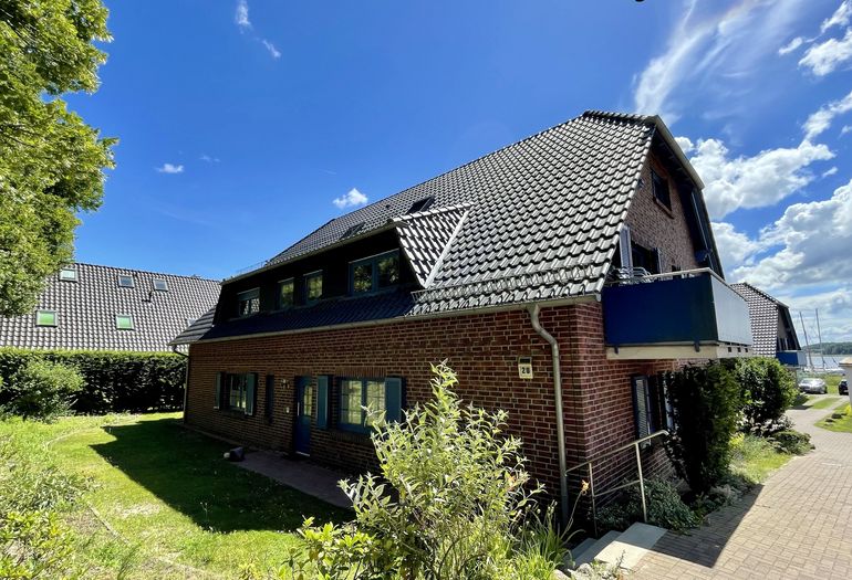 seitlicher Blick zum Haus seitlicher Blick zum Haus