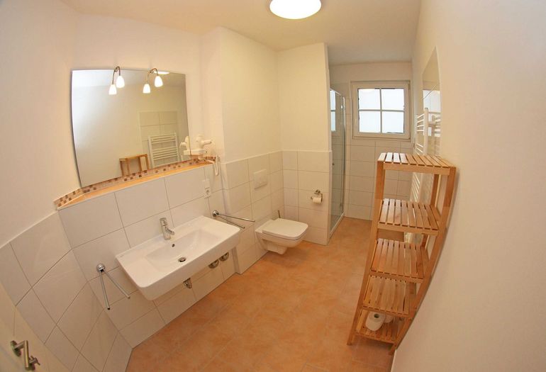 Badezimmer mit Dusche Badezimmer mit Dusche