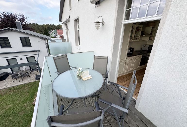 bestuhlter Balkon