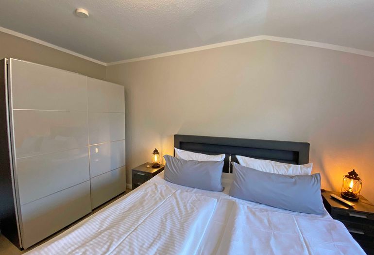 1. Schlafzimmer mit Kleiderschrank 1. Schlafzimmer mit Kleiderschrank