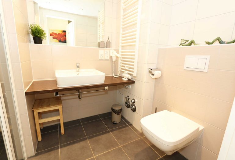 Badezimmer mit Waschbecken