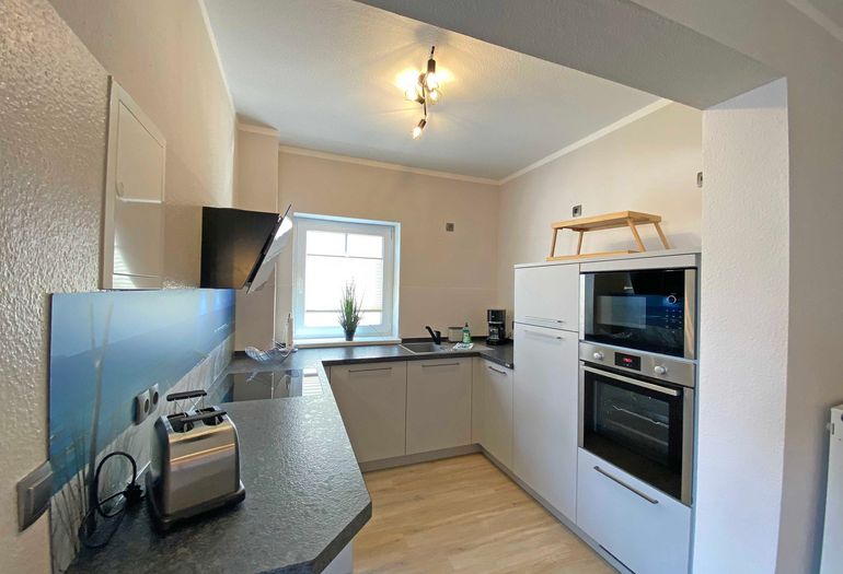 Küchenzeile mit Backofen Küchenzeile mit Backofen