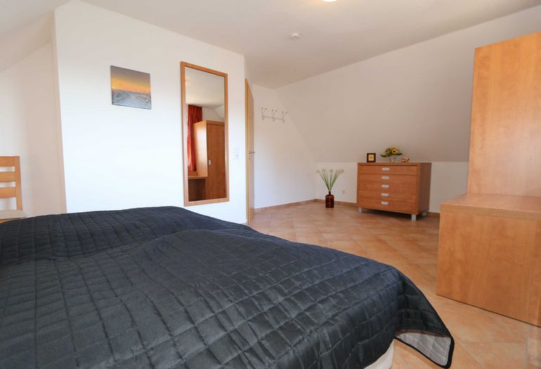 1. Schlafzimmer mit Doppelbett 1. Schlafzimmer mit Doppelbett