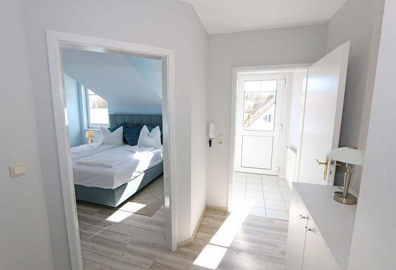 Flur mit Blick zum Schlafzimmer