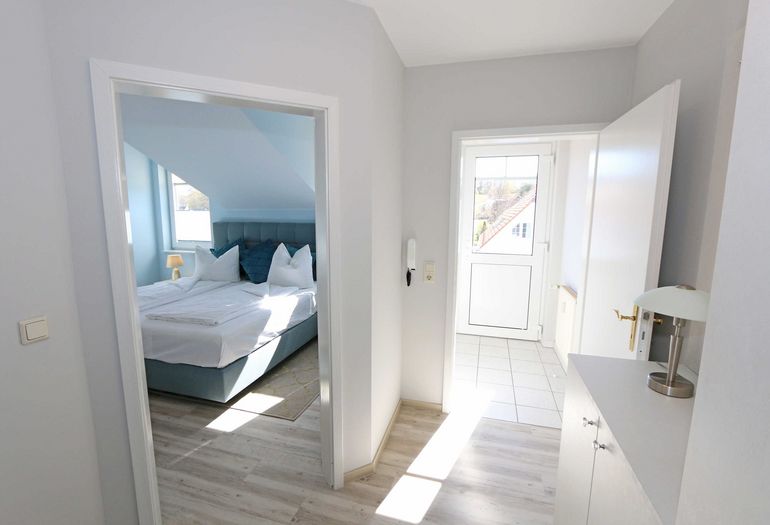 Flur mit Blick zum Schlafzimmer Flur mit Blick zum Schlafzimmer