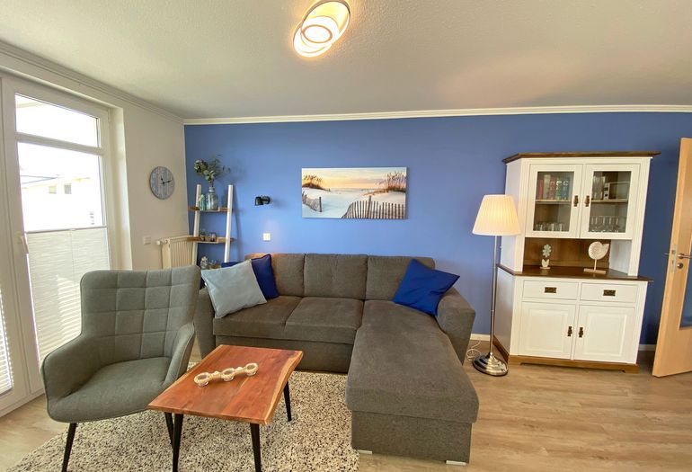 Wohnzimmer mit Eckcouch und Sessel Wohnzimmer mit Eckcouch und Sessel