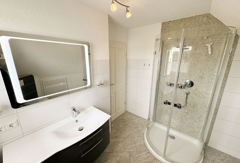 Bad mit ebenerdiger Dusche