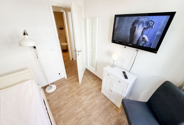 2. Schlafzimmer mit Kojenbett und TV 2. Schlafzimmer mit Kojenbett und TV