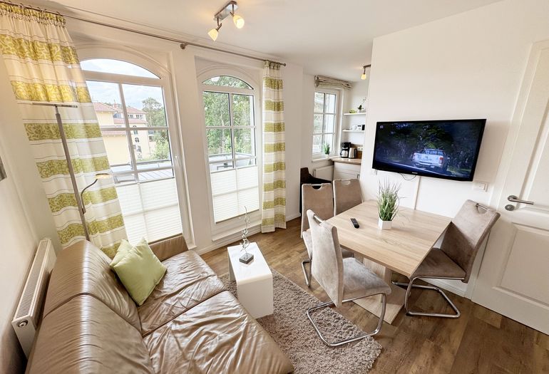 gemütlicher Wohnbereich mit LCD-TV gemütlicher Wohnbereich mit LCD-TV