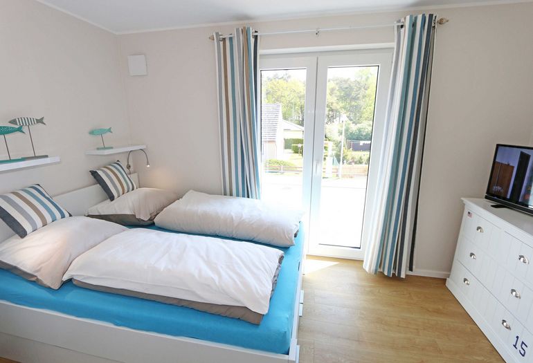 1. Schlafzimmer mit Doppelbett 1. Schlafzimmer mit Doppelbett