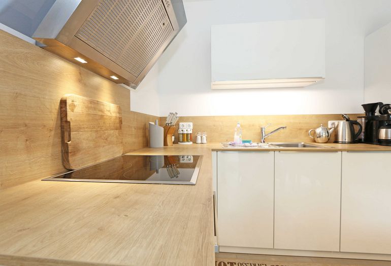 Küchenzeile mit Ceranfeld