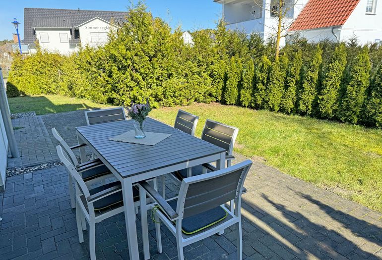 Terrasse mit Bestuhlung der Wohnung 01 Terrasse mit Bestuhlung der Wohnung 01