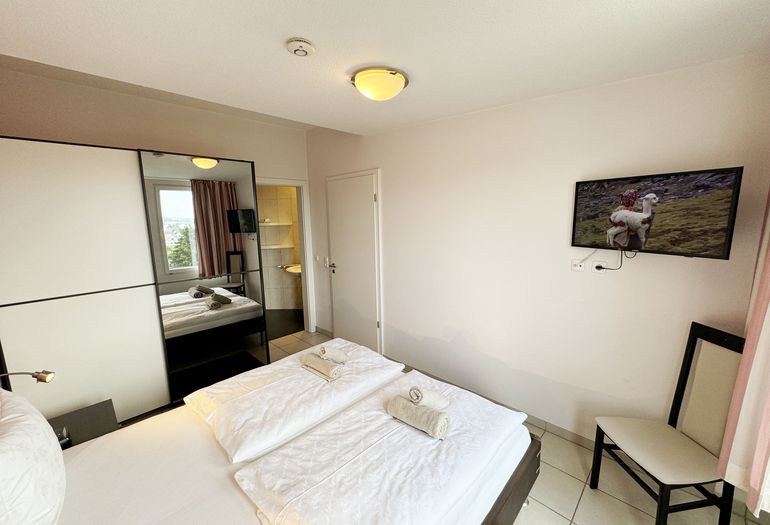 Schlafzimmer mit TV Schlafzimmer mit TV
