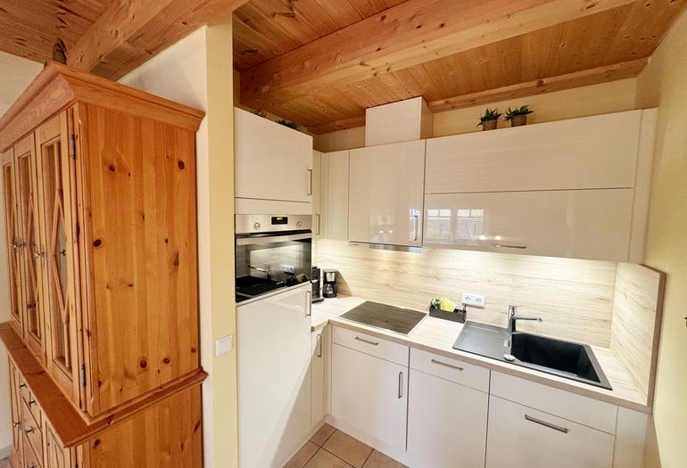 Küchenzeile mit Geschirrspüler