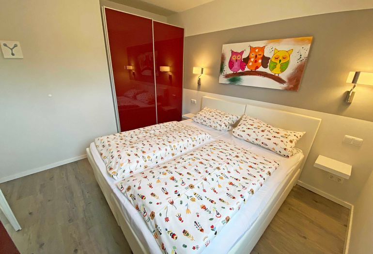 1. Schlafzimmer mit Kleiderschrank 1. Schlafzimmer mit Kleiderschrank