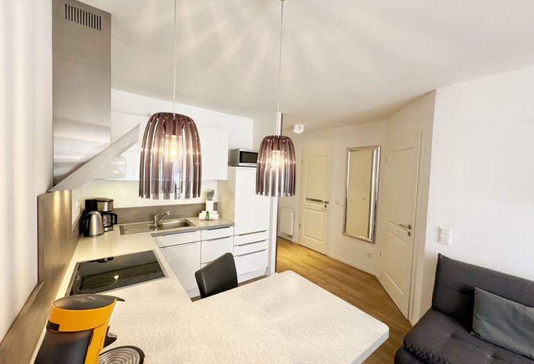 Küchenzeile mit Mikrowelle Küchenzeile mit Mikrowelle