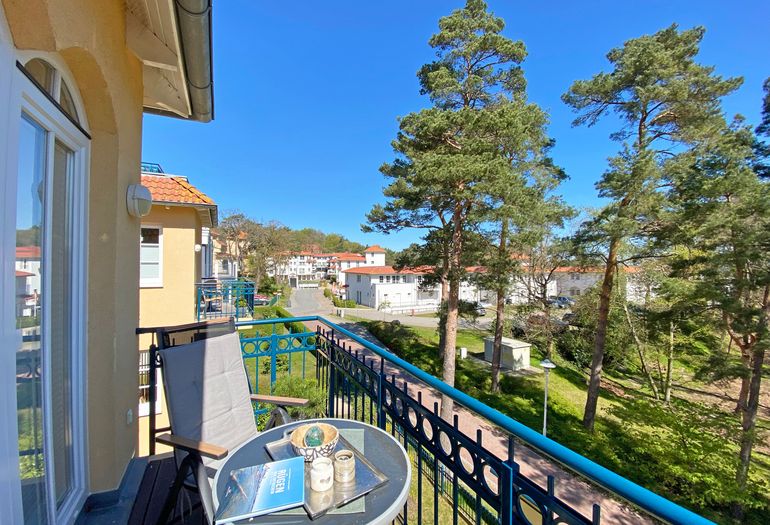 bestuhlter Balkon
