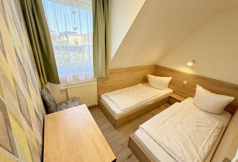 2. Schlafzimmer mit 2 Einzelbetten
