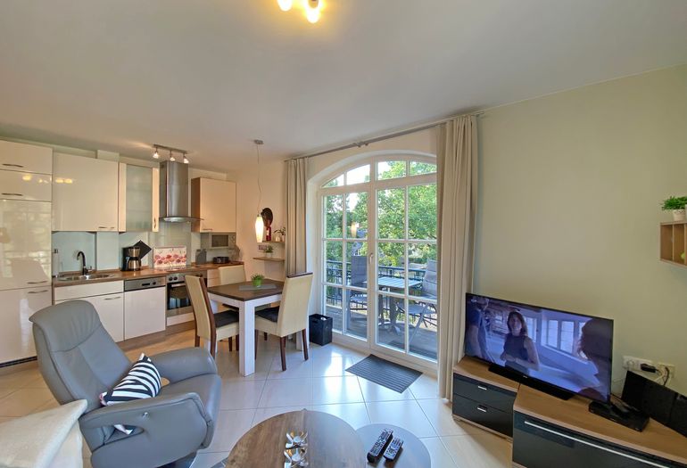 Wohnzimmer mit Blick zur Küche Wohnzimmer mit Blick zur Küche