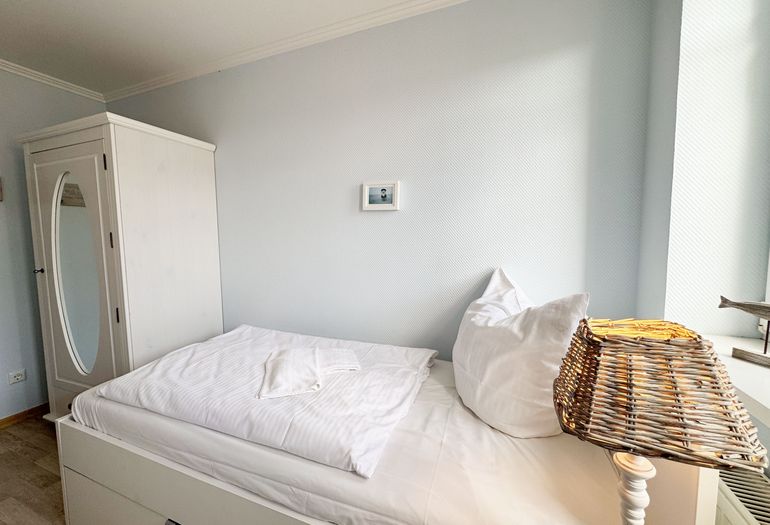 2. Schlafzimmer mit 2 Einzelbetten