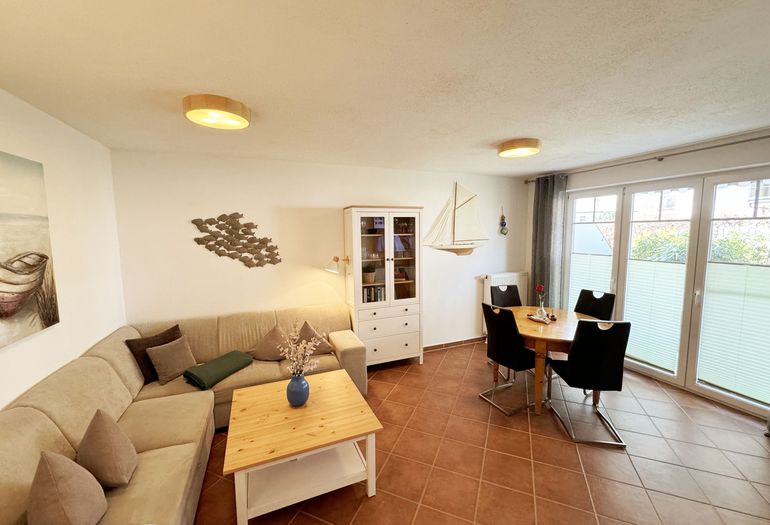 Wohnbereich mit Blick von der Küchenzeile