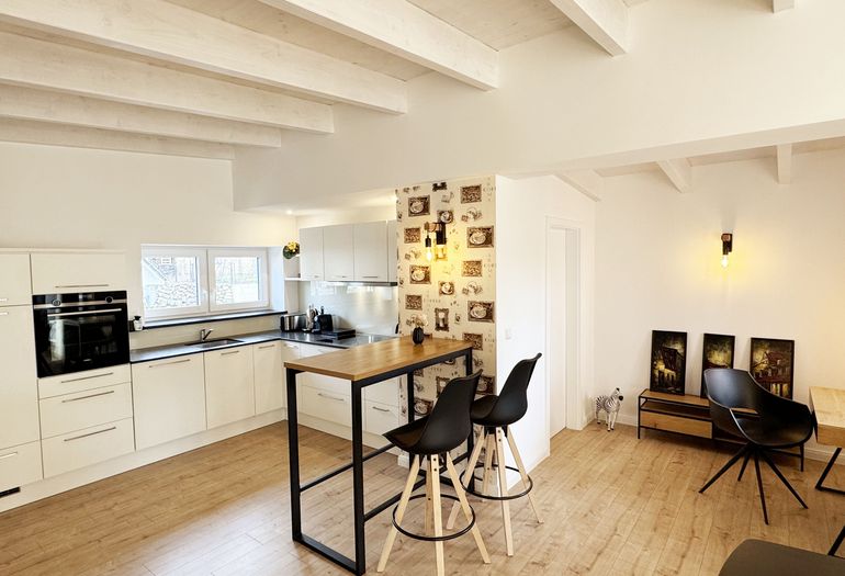 Küchenzeile mit Tresen-Tisch Küchenzeile mit Tresen-Tisch