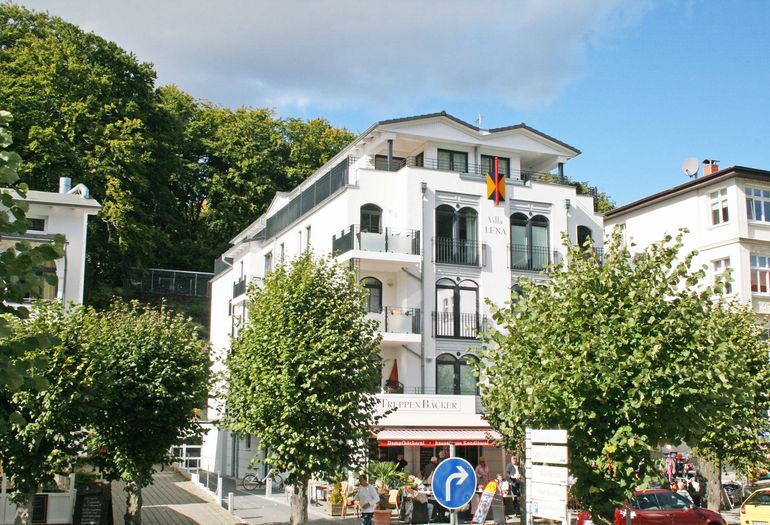 seitlicher Blick auf die Villa Lena