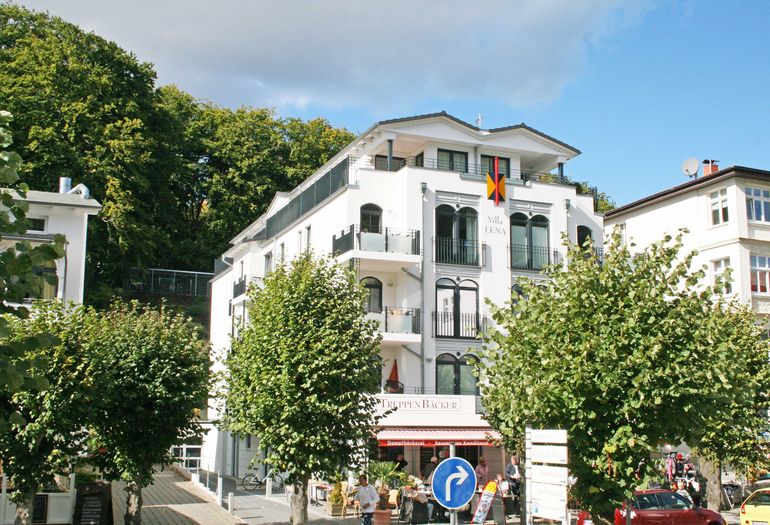 seitlicher Blick auf die Villa Lena seitlicher Blick auf die Villa Lena
