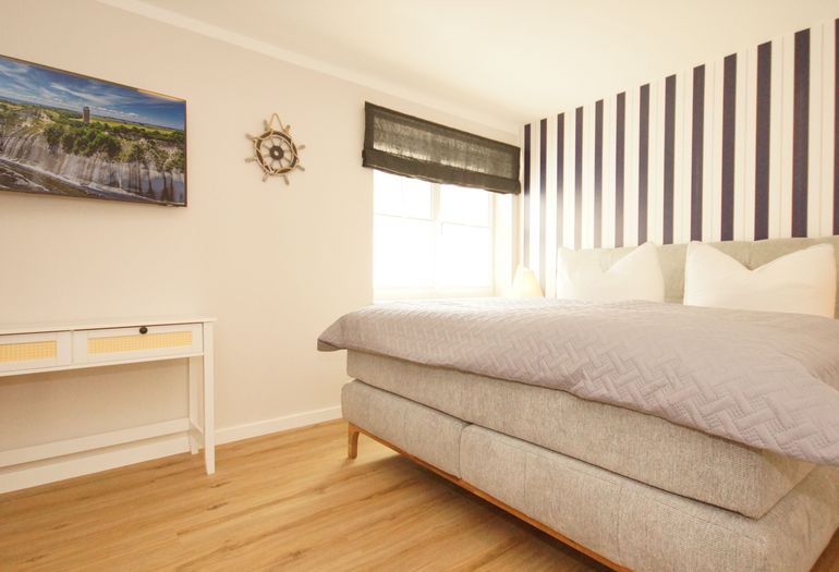 Schlafzimmer mit Doppelbett