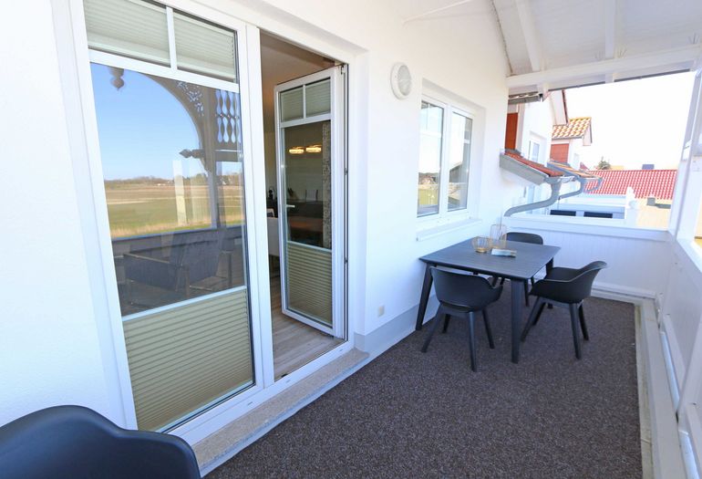 Balkonbestuhlung der WE C 13 Balkonbestuhlung der WE C 13