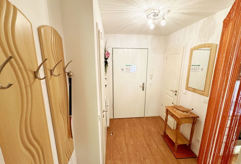 Flurbereich mit Zugang zum Badezimmer Flurbereich mit Zugang zum Badezimmer