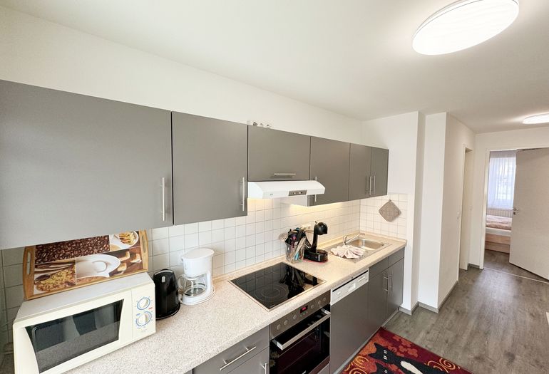 Küchenzeile mit Backofen Küchenzeile mit Backofen