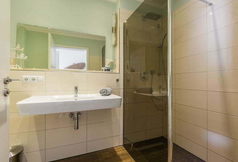 Badezimmer mit Dusche