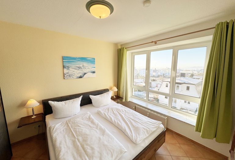 Schlafzimmer mit Doppelbett