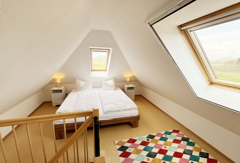 2. Schlafzimmer mit Dachfenstern