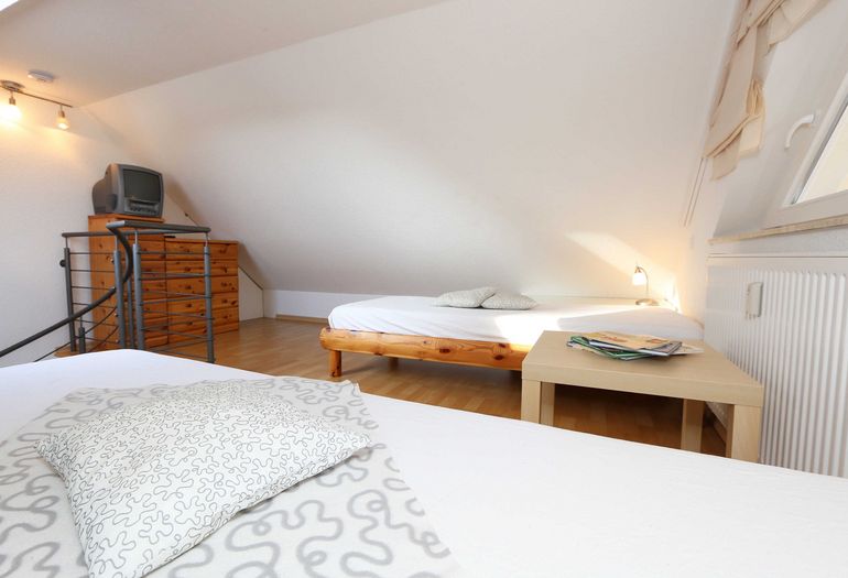 2. Schlafzimmer mit zwei Einzelbetten und TV 2. Schlafzimmer mit zwei Einzelbetten und TV