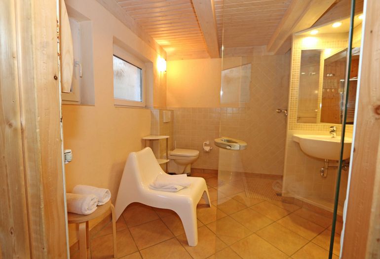 2. Duschbad mit Sauna