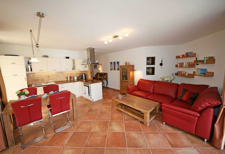 Wohnbereich mit Esstisch