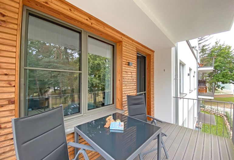 bestuhlter Balkon lädt zum Entspannen ein bestuhlter Balkon lädt zum Entspannen ein