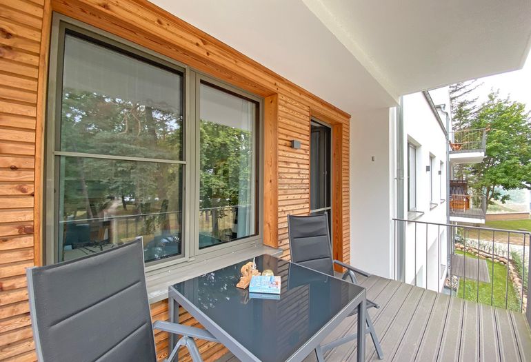 bestuhlter Balkon lädt zum Entspannen ein bestuhlter Balkon lädt zum Entspannen ein