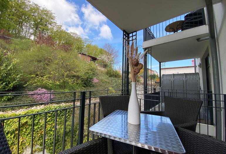 bestuhlter Balkon
