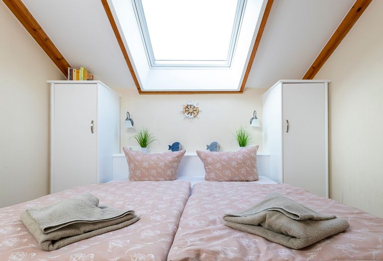 1. Schlafzimmer mit Doppelbett