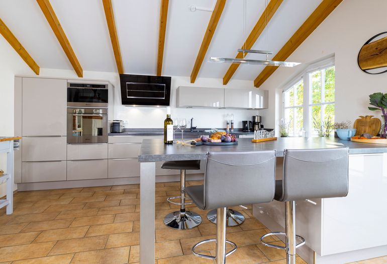 Essbereich mit Blick zur Küchenzeile